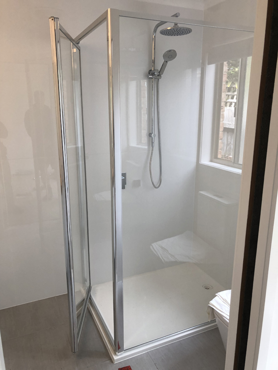 Glass Panel Shower Screen, Supplied andinstalled in Dromana